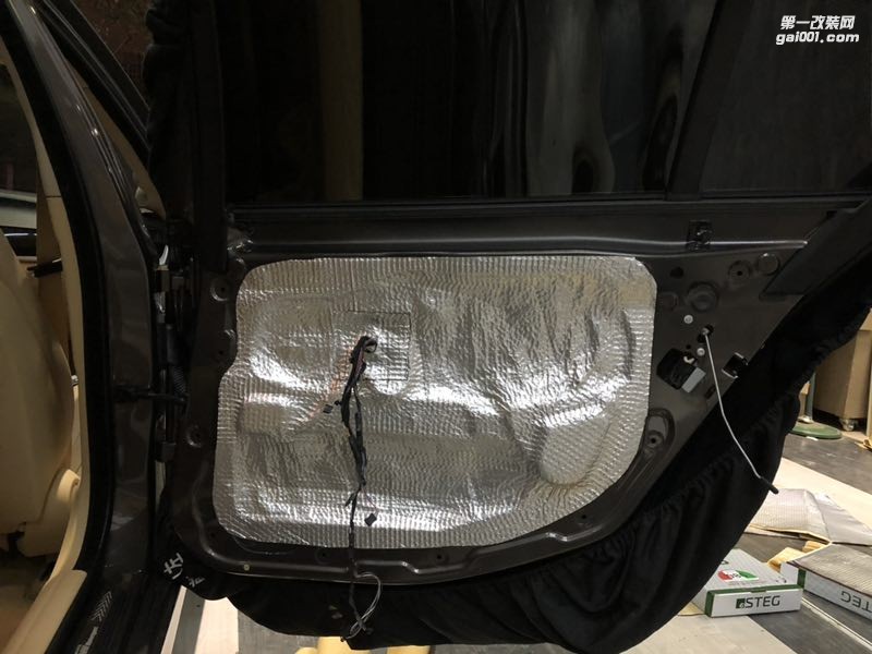 汕頭市星悅汽車音響改裝寶馬5系四門STEG史泰格隔音降噪降低行車時的風(fēng)燥不再“吵鬧”