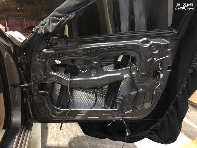汕頭市星悅汽車音響改裝寶馬5系四門STEG史泰格隔音降噪降低行車時的風(fēng)燥不再“吵鬧”
