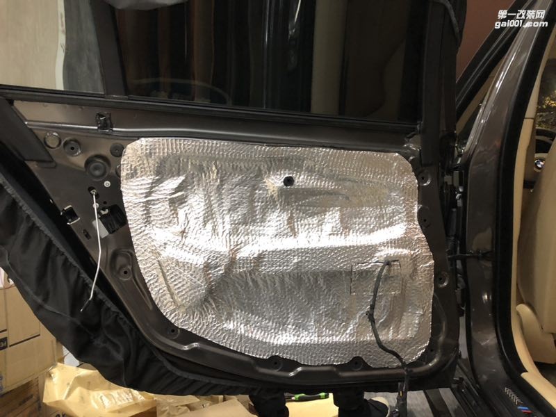 汕頭市星悅汽車音響改裝寶馬5系四門STEG史泰格隔音降噪降低行車時的風(fēng)燥不再“吵鬧”