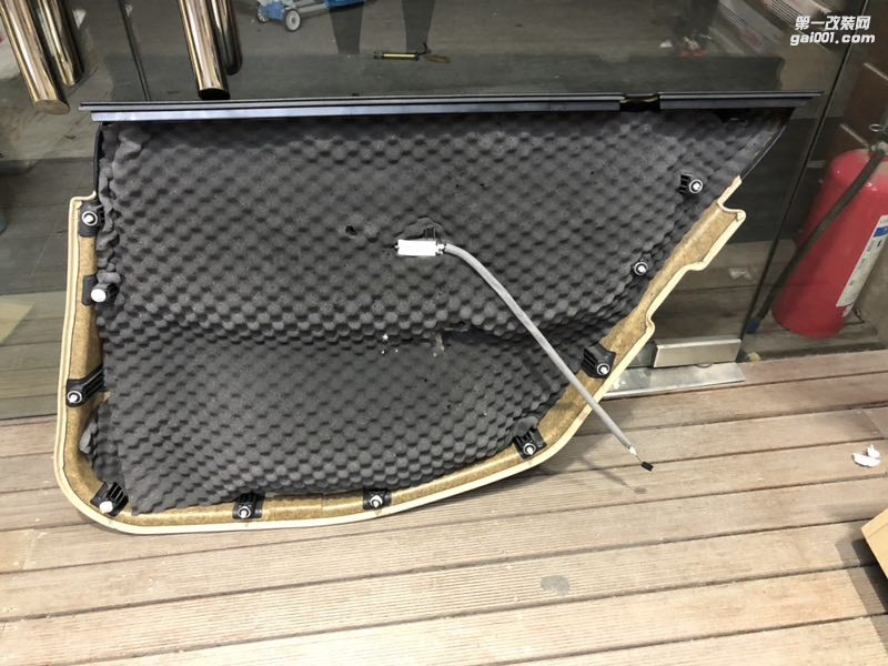 汕頭市星悅汽車音響改裝寶馬5系四門STEG史泰格隔音降噪降低行車時的風(fēng)燥不再“吵鬧”