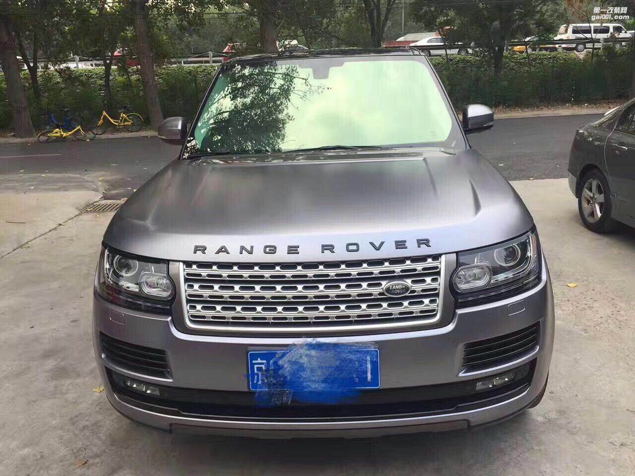 成都車身改色路虎全車貼膜改色電光碳灰改色