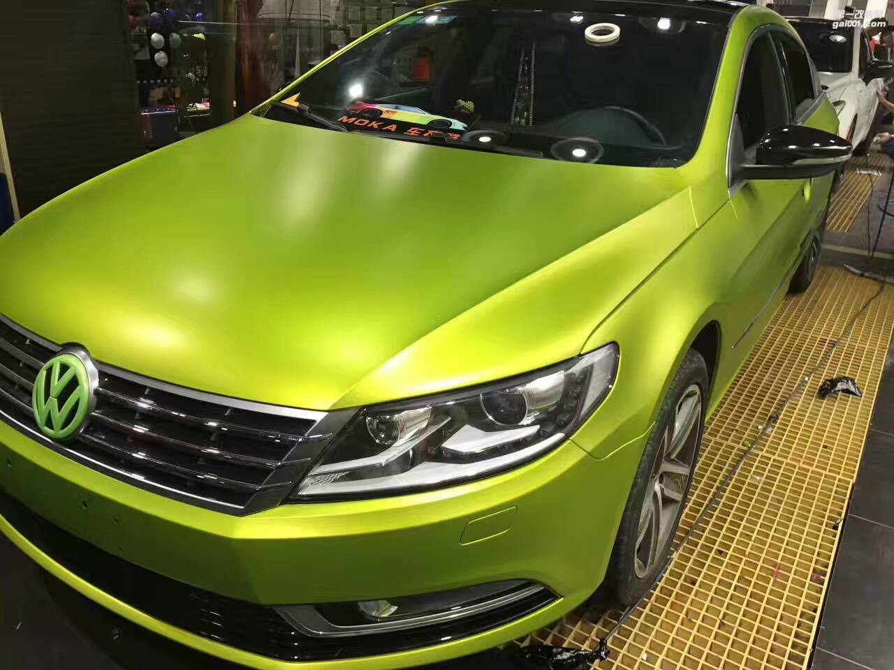成都全車改色貼膜大眾CC全車貼膜改色電光綠金屬冰綠