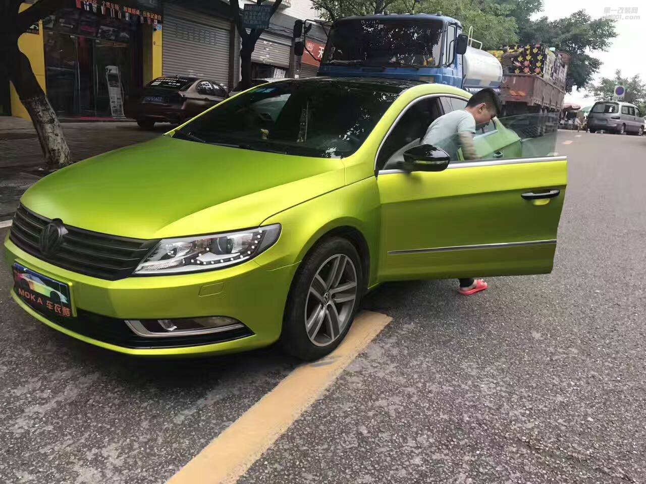 成都全車改色貼膜大眾CC全車貼膜改色電光綠金屬冰綠
