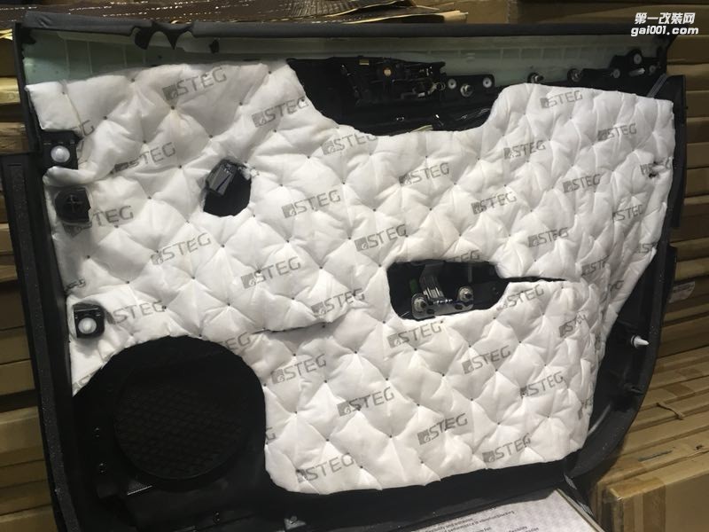福特蒙迪歐原車音響不夠好？汕頭市星悅汽車音響告訴你汽車音響還可以這么改！四門3層隔音降噪