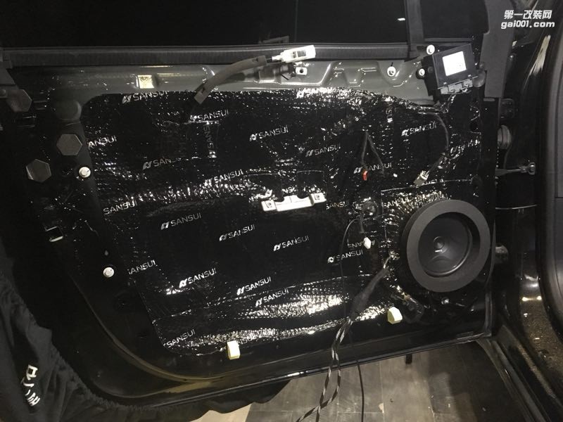 福特蒙迪歐原車音響不夠好？汕頭市星悅汽車音響告訴你汽車音響還可以這么改！四門3層隔音降噪