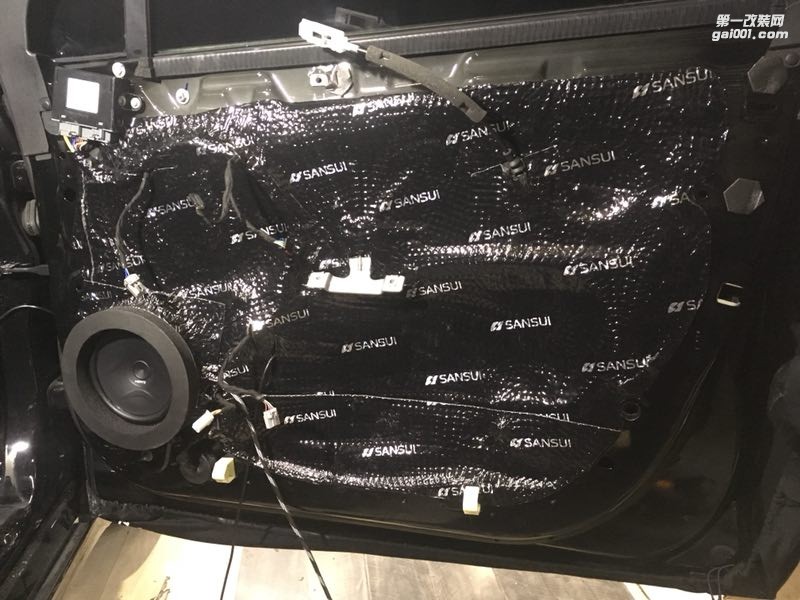 福特蒙迪歐原車音響不夠好？汕頭市星悅汽車音響告訴你汽車音響還可以這么改！四門3層隔音降噪
