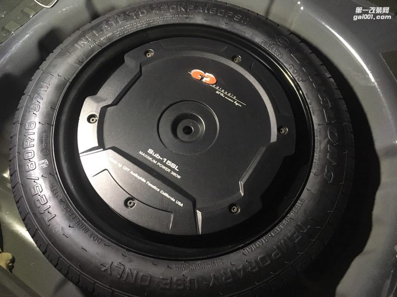 福特蒙迪歐原車音響不夠好？汕頭市星悅汽車音響告訴你汽車音響還可以這么改！四門3層隔音降噪