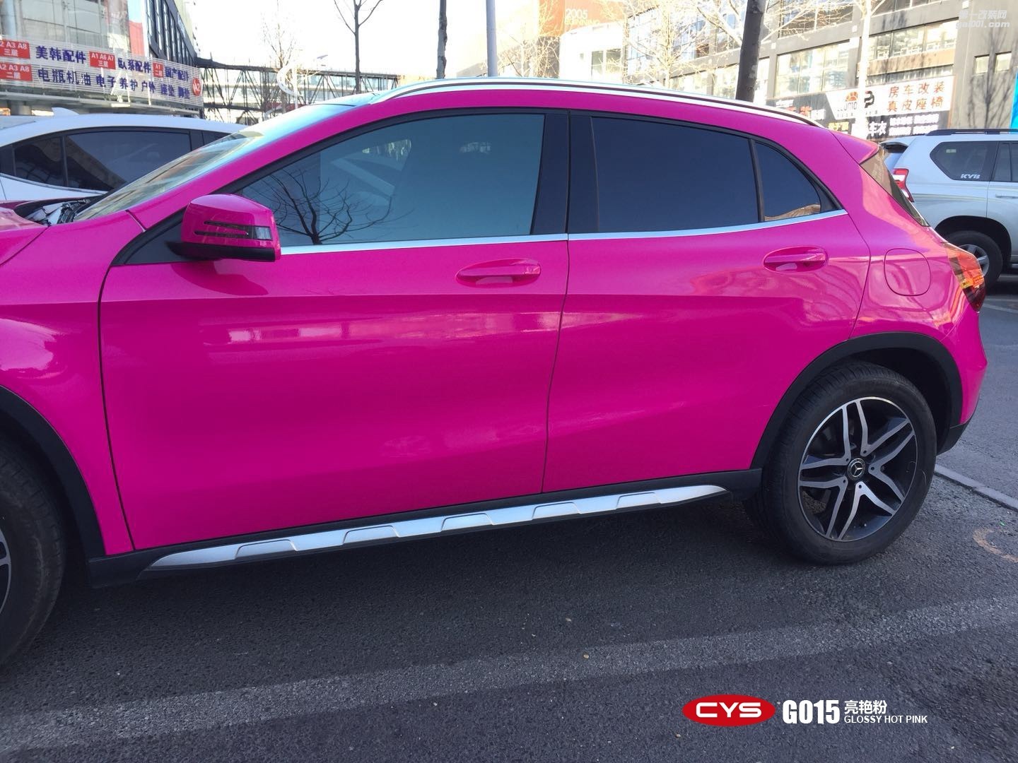 成都靚車會青羊店奔馳亮艷粉汽車改色貼膜