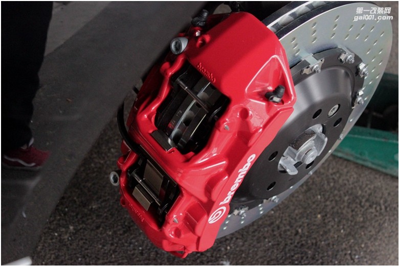海亚：奥迪Q7升级意大利布雷博brembo GT6 全原装套件 红色