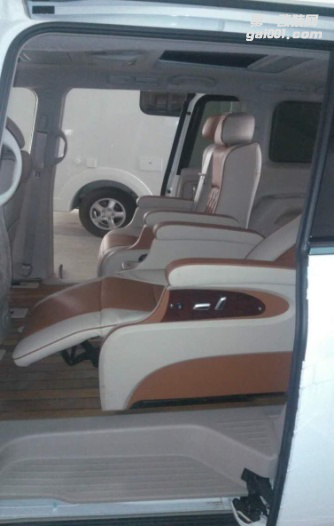 日產(chǎn)貴士改裝內(nèi)飾航空座椅，孔易改裝車精心打造商務(wù)內(nèi)飾