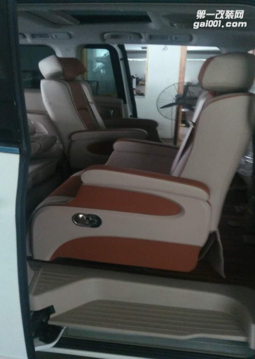 日產(chǎn)貴士改裝內(nèi)飾航空座椅，孔易改裝車精心打造商務(wù)內(nèi)飾