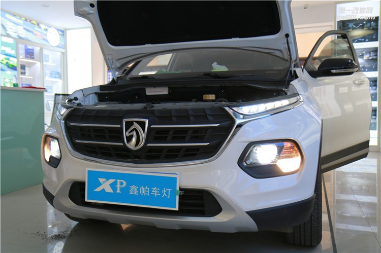 四川成都寶駿510改裝車(chē)燈氙氣燈 LED雙光透鏡 大燈總成