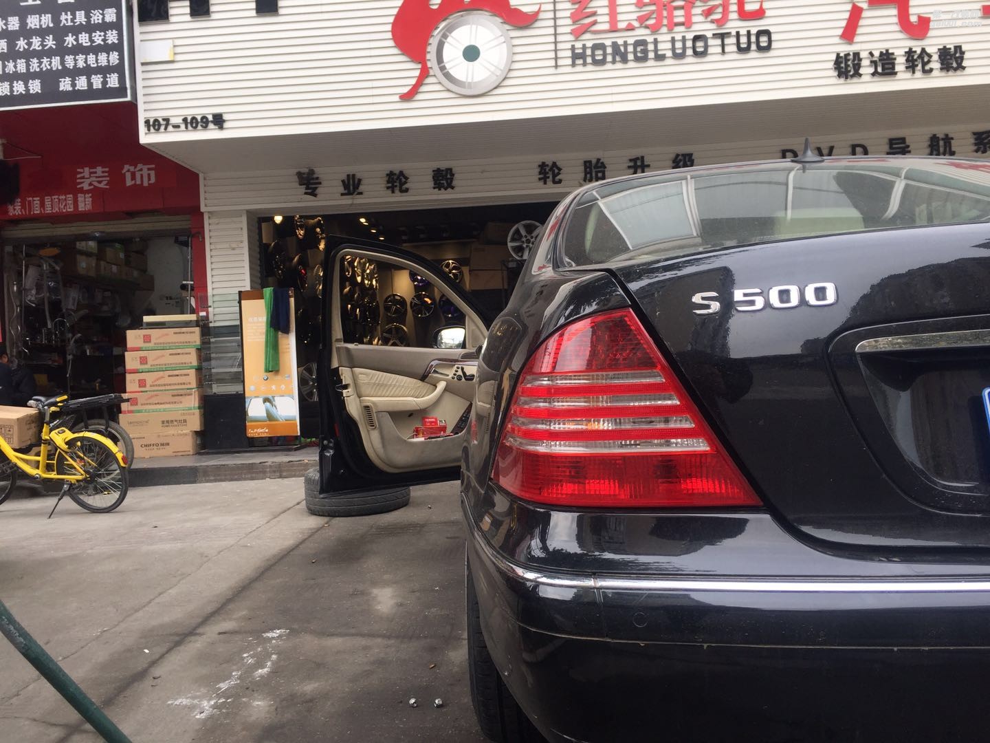 奔馳S500 輪轂升級(jí) 19寸AMG輪轂胎齡 成都改裝店