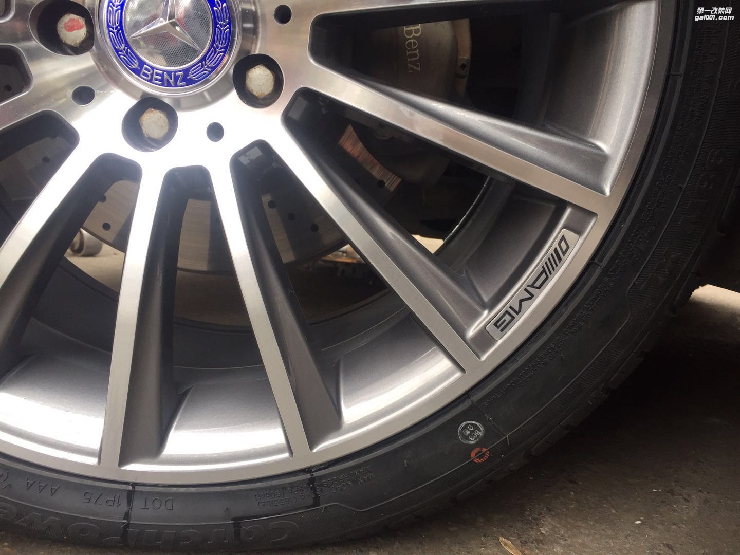 奔馳S500 輪轂升級(jí) 19寸AMG輪轂胎齡 成都改裝店