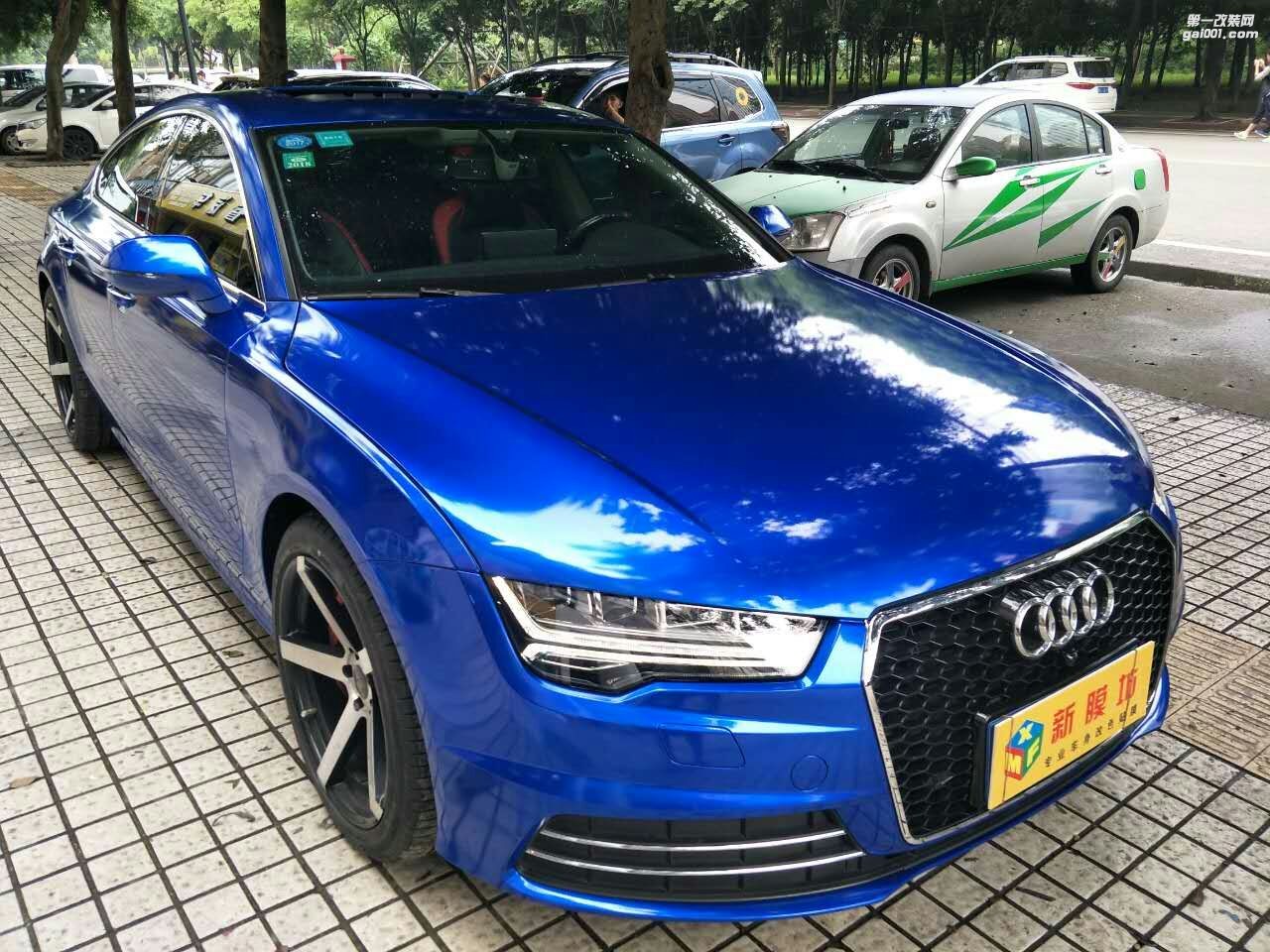 成都全車改色貼膜奧迪A7車身改色貼膜極光藍