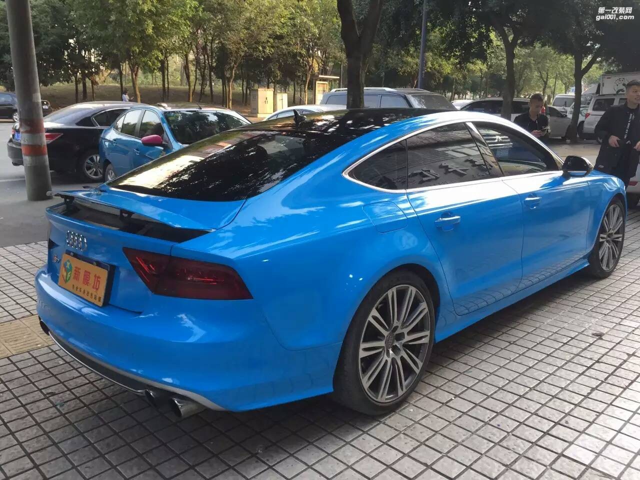 成都車身貼膜改色奧迪A7 全車改色貼膜電光藍(lán)高光冰淇淋藍(lán)
