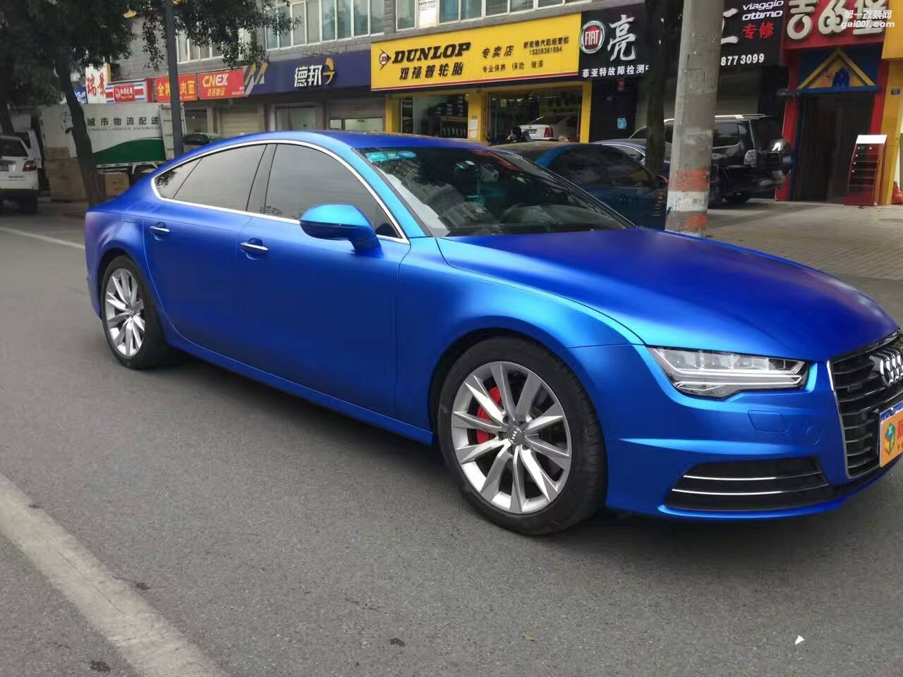成都車身貼膜改色奧迪A7 全車改色貼膜電光藍(lán)高光冰淇淋藍(lán)