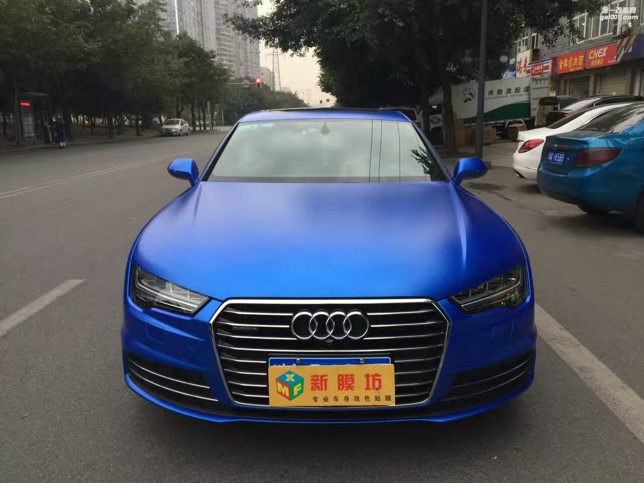 成都車身貼膜改色奧迪A7 全車改色貼膜電光藍(lán)高光冰淇淋藍(lán)