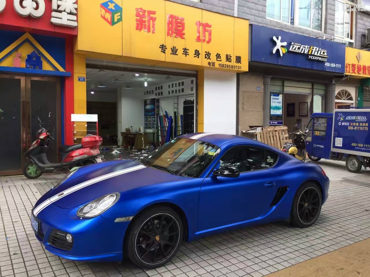 成都車身貼膜改色保時捷卡曼全車貼膜改色金屬冰藍