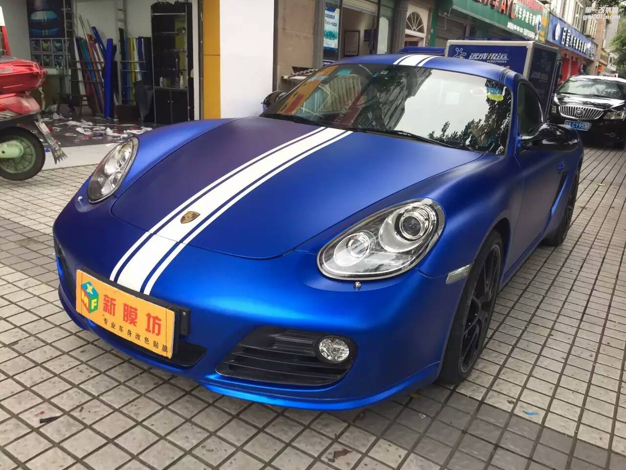 成都車身貼膜改色保時捷卡曼全車貼膜改色金屬冰藍