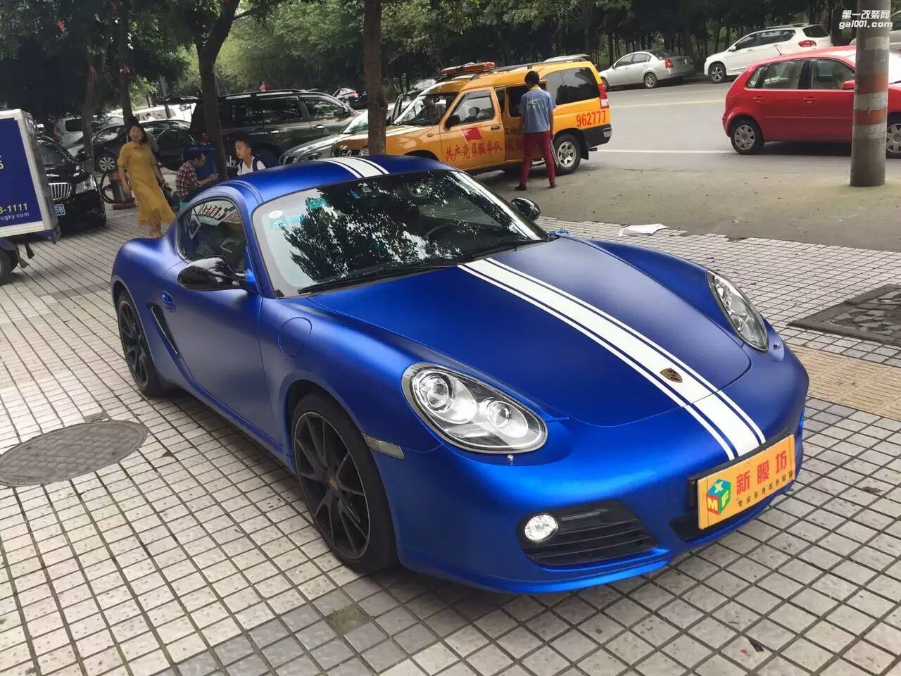 成都車身貼膜改色保時捷卡曼全車貼膜改色金屬冰藍