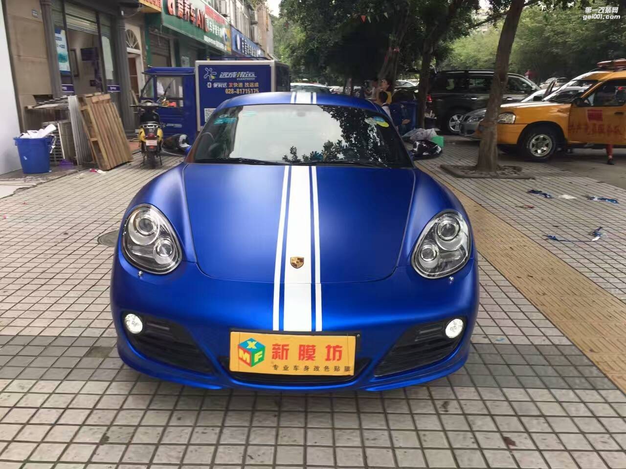 成都車身貼膜改色保時捷卡曼全車貼膜改色金屬冰藍