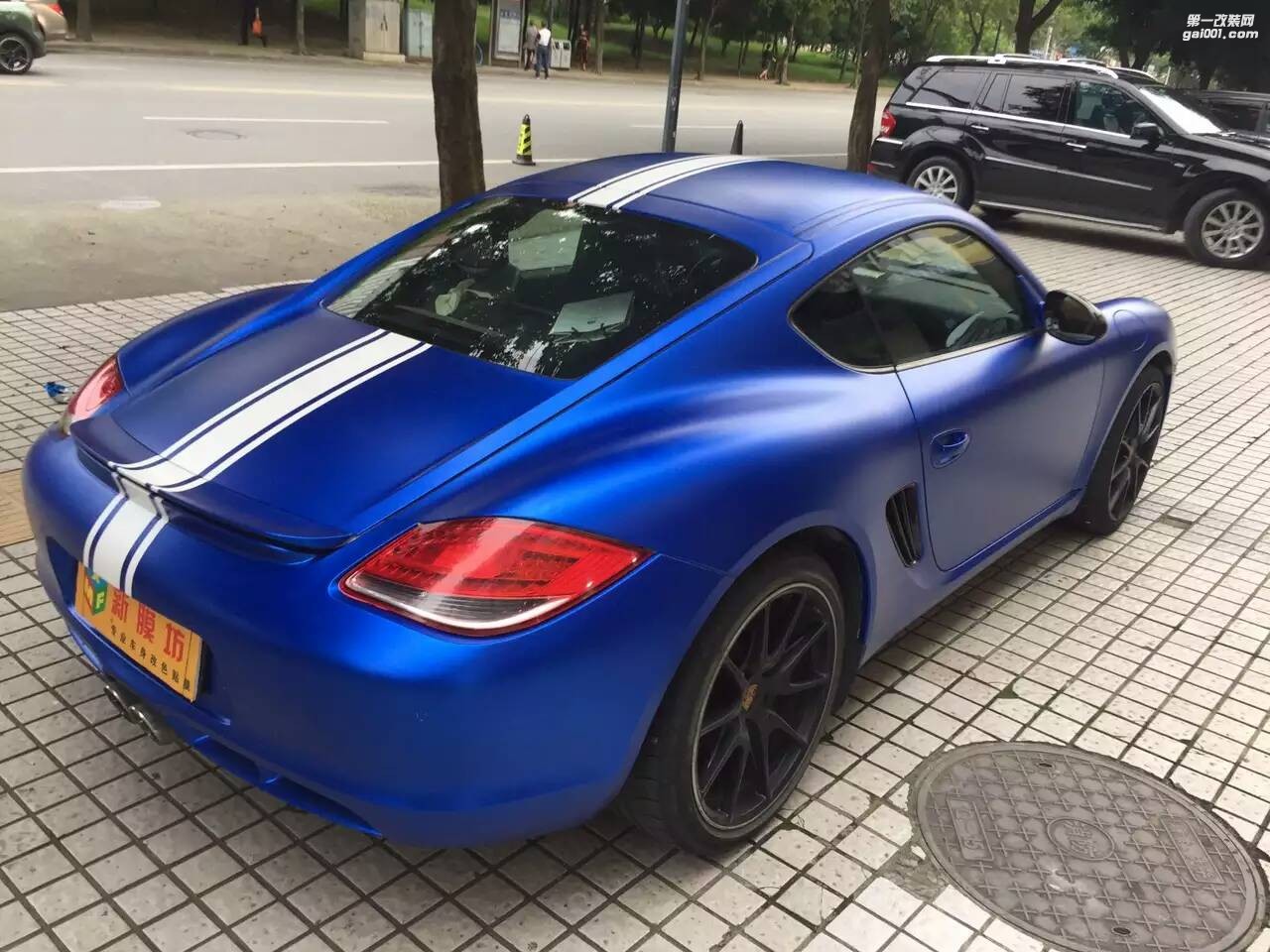 成都車身貼膜改色保時捷卡曼全車貼膜改色金屬冰藍
