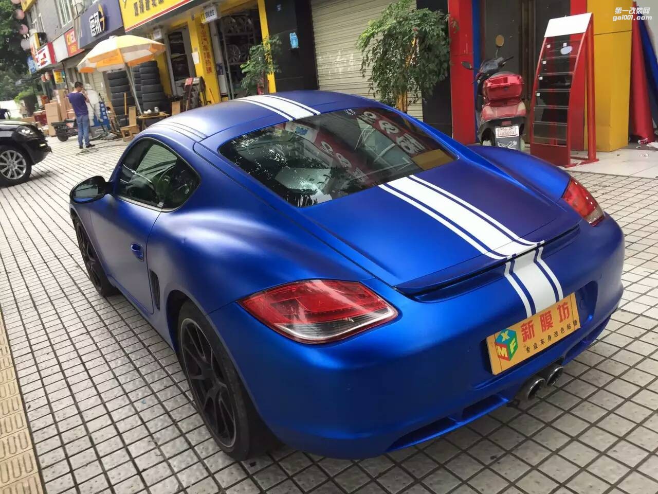 成都車身貼膜改色保時捷卡曼全車貼膜改色金屬冰藍