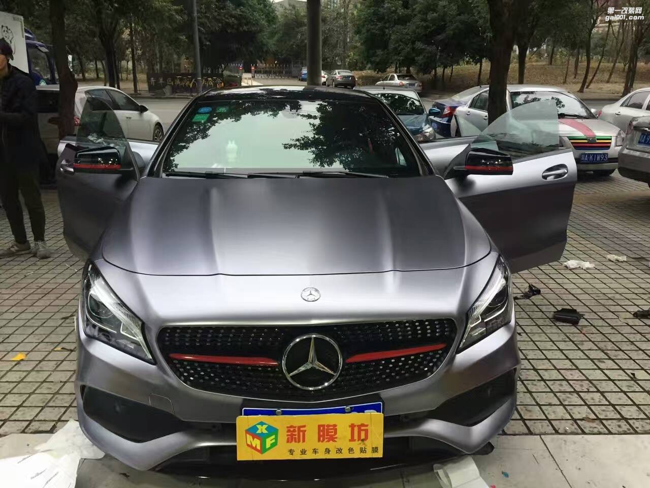 成都改色貼膜奔馳CLA全車貼膜改色電光碳灰電光灰