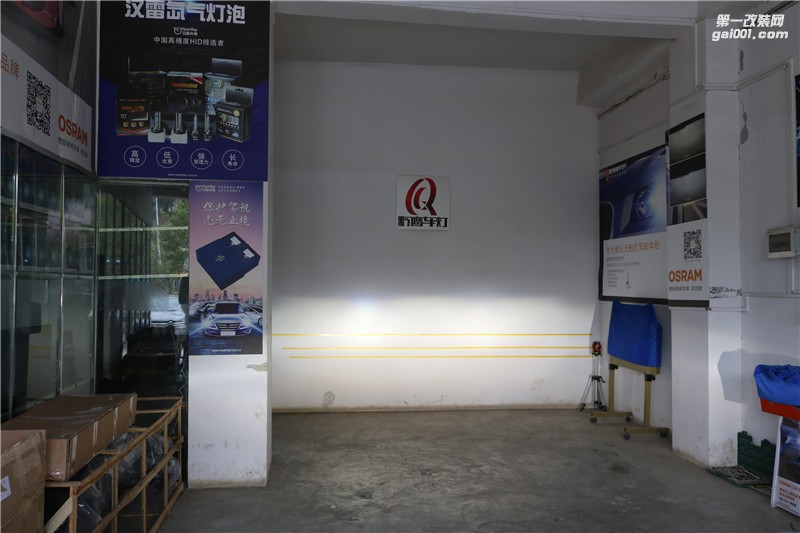 路虎發(fā)現(xiàn)4車燈改裝升級海拉五雙光透鏡 貴陽黔鷹車燈改裝