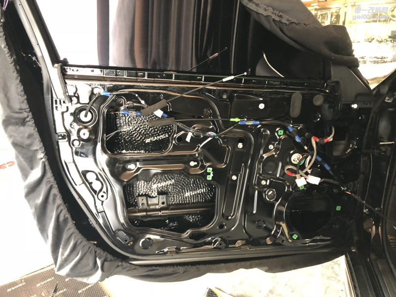 豐田皇冠全車隔音降噪一路靜心非凡感受音響改裝法國勁浪ES165K移動歌劇院呈現(xiàn)眼前汕頭市星悅汽車音響