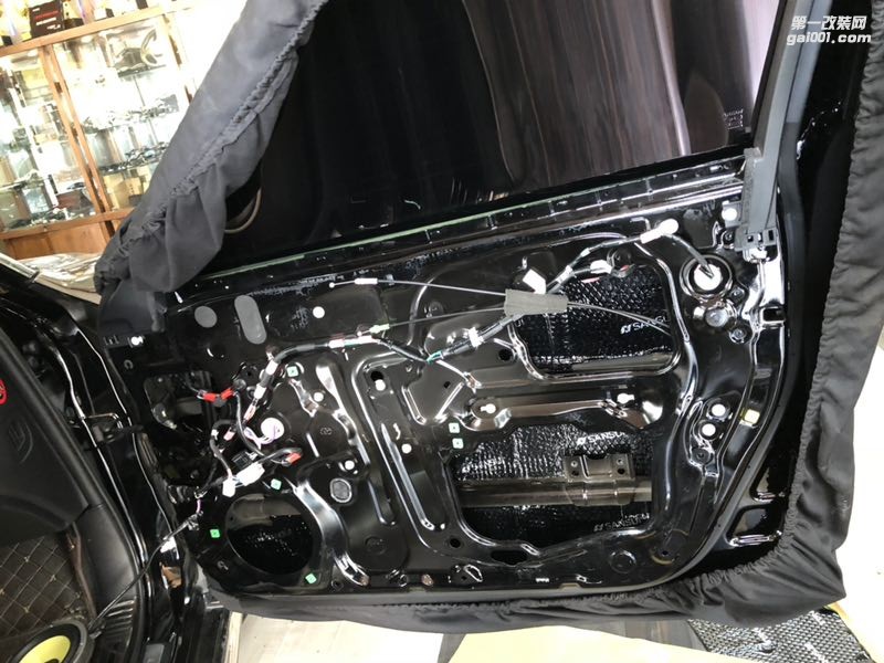 豐田皇冠全車隔音降噪一路靜心非凡感受音響改裝法國勁浪ES165K移動歌劇院呈現(xiàn)眼前汕頭市星悅汽車音響