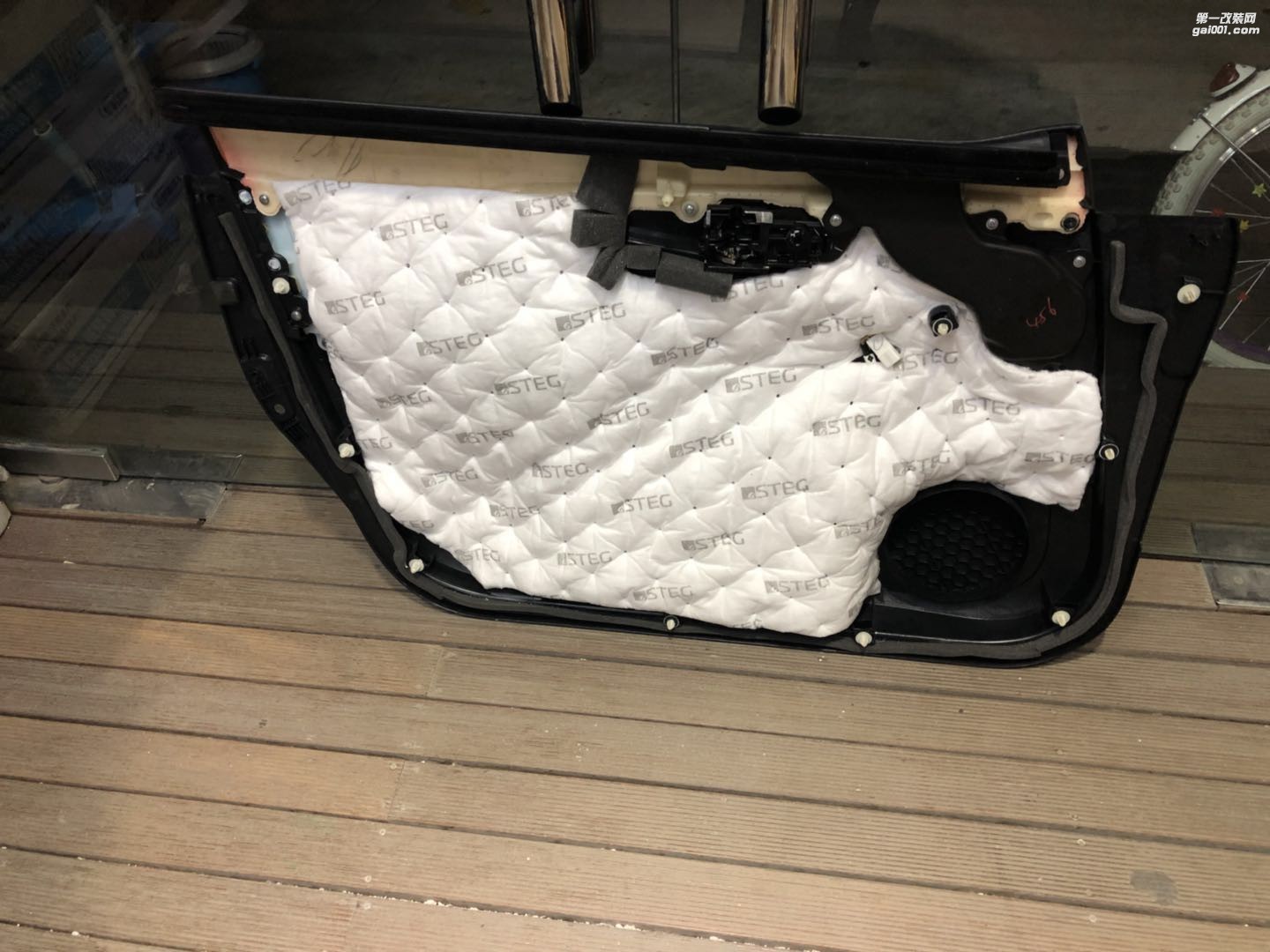 豐田皇冠全車隔音降噪一路靜心非凡感受音響改裝法國勁浪ES165K移動歌劇院呈現(xiàn)眼前汕頭市星悅汽車音響