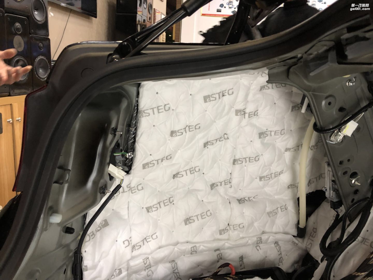 豐田皇冠全車隔音降噪一路靜心非凡感受音響改裝法國勁浪ES165K移動歌劇院呈現(xiàn)眼前汕頭市星悅汽車音響