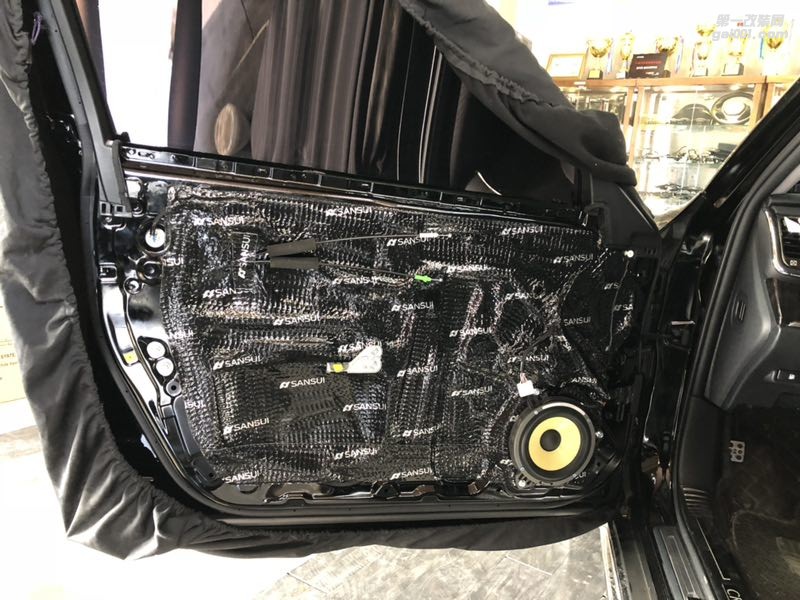 豐田皇冠全車隔音降噪一路靜心非凡感受音響改裝法國勁浪ES165K移動歌劇院呈現(xiàn)眼前汕頭市星悅汽車音響