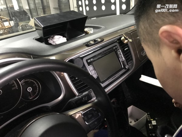 大眾甲殼蟲加裝翻蓋倒車影像