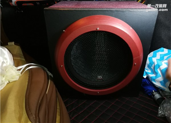 泉州山水汽車音響 天籟重量級低音炮升級 火山口造型 紅紅火火2018
