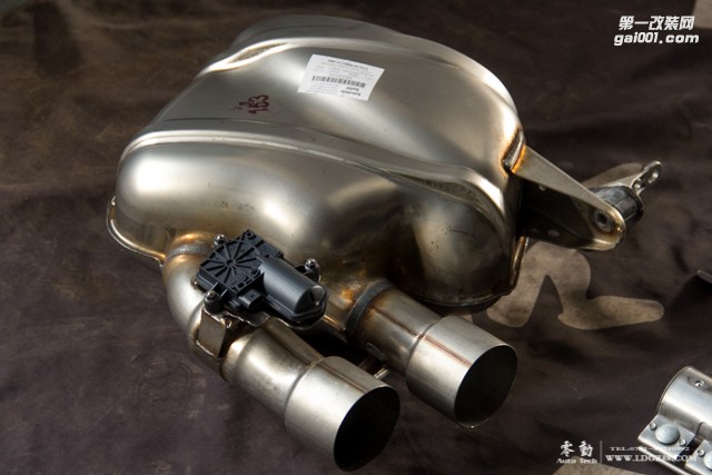 保時(shí)捷Macan升級(jí)原廠閥門排氣-長(zhǎng)沙專業(yè)保時(shí)捷改裝