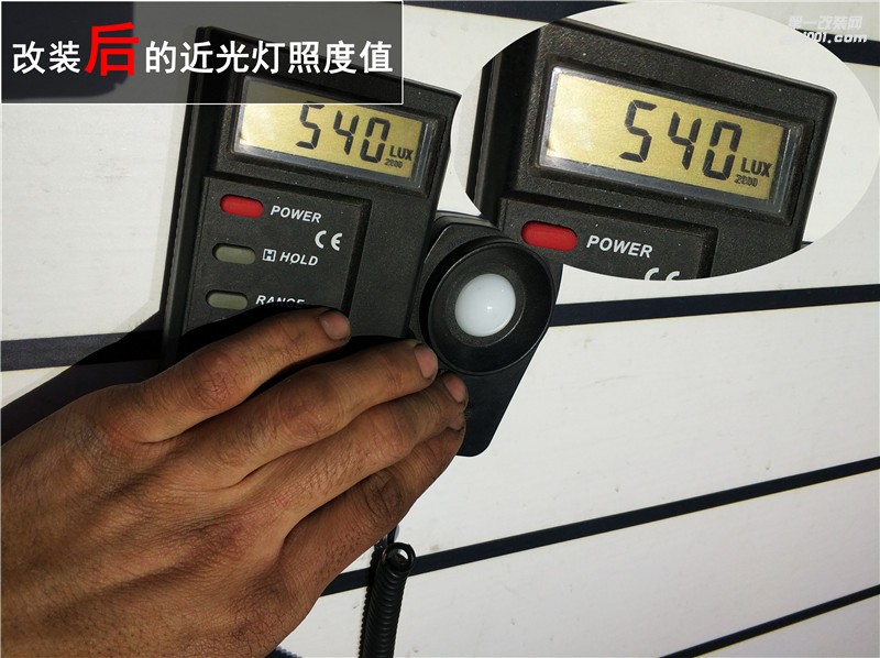 寶馬X5原車博士雙光透鏡嚴(yán)重老化，燈光不夠亮，夜晚行車安全隱患重重？升級進(jìn)口海拉五+歐司朗CBI套裝輕松解決！清風(fēng)車影燈改