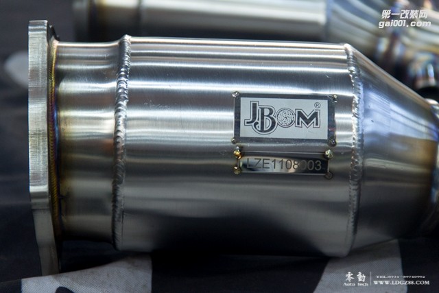 保時(shí)捷卡宴改裝JBOM頭段、AK中尾段排氣-長沙專業(yè)保時(shí)捷改裝