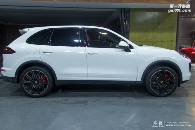 保時(shí)捷卡宴改裝JBOM頭段、AK中尾段排氣-長沙專業(yè)保時(shí)捷改裝