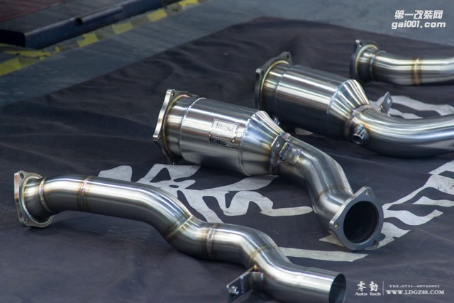 保時(shí)捷卡宴改裝JBOM頭段、AK中尾段排氣-長沙專業(yè)保時(shí)捷改裝