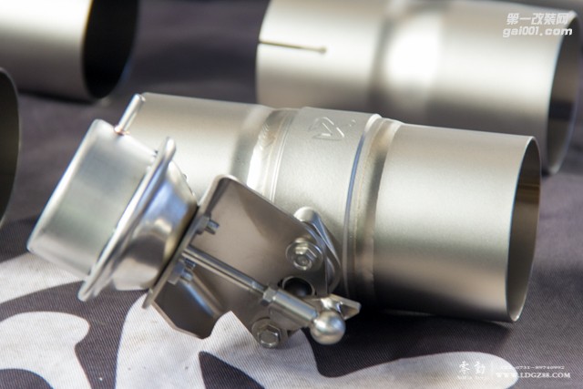 保時(shí)捷卡宴改裝JBOM頭段、AK中尾段排氣-長沙專業(yè)保時(shí)捷改裝