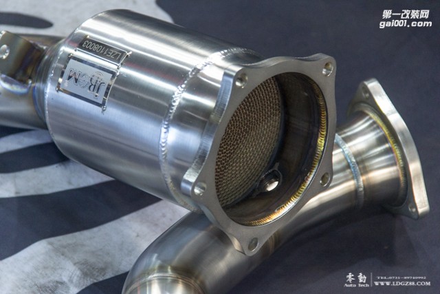 保時(shí)捷卡宴改裝JBOM頭段、AK中尾段排氣-長沙專業(yè)保時(shí)捷改裝