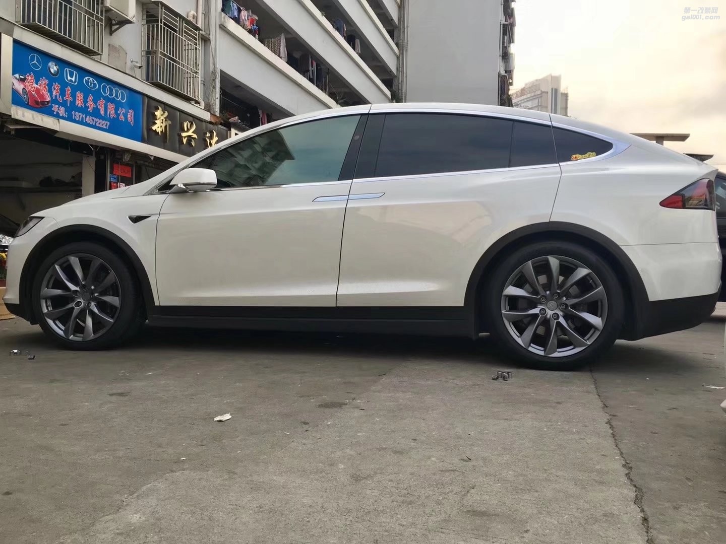 特斯拉，換 21寸 完 工！