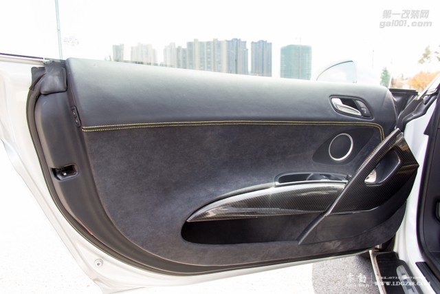 奧迪R8全車真皮內(nèi)飾改裝、鉆石白改色膜-長(zhǎng)沙專業(yè)豪車改裝