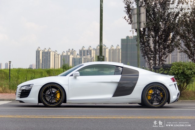 奧迪R8全車真皮內(nèi)飾改裝、鉆石白改色膜-長(zhǎng)沙專業(yè)豪車改裝