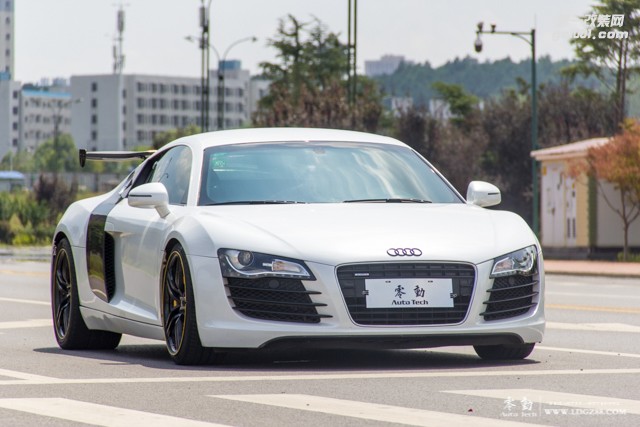 奧迪R8全車真皮內(nèi)飾改裝、鉆石白改色膜-長(zhǎng)沙專業(yè)豪車改裝