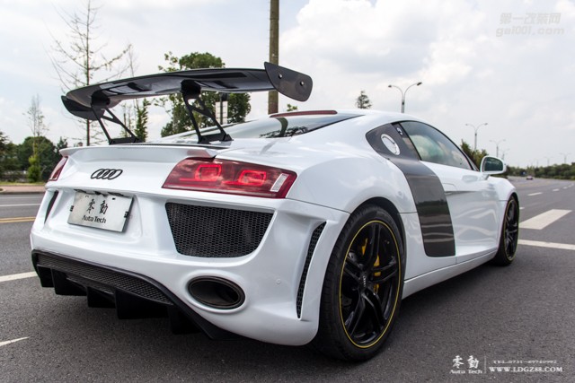 奧迪R8全車真皮內(nèi)飾改裝、鉆石白改色膜-長(zhǎng)沙專業(yè)豪車改裝