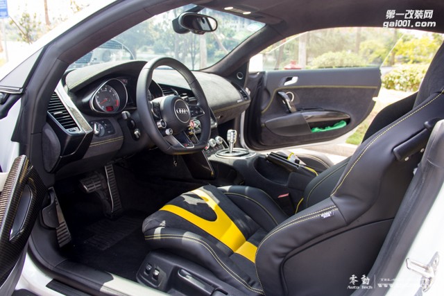 奧迪R8全車真皮內(nèi)飾改裝、鉆石白改色膜-長(zhǎng)沙專業(yè)豪車改裝